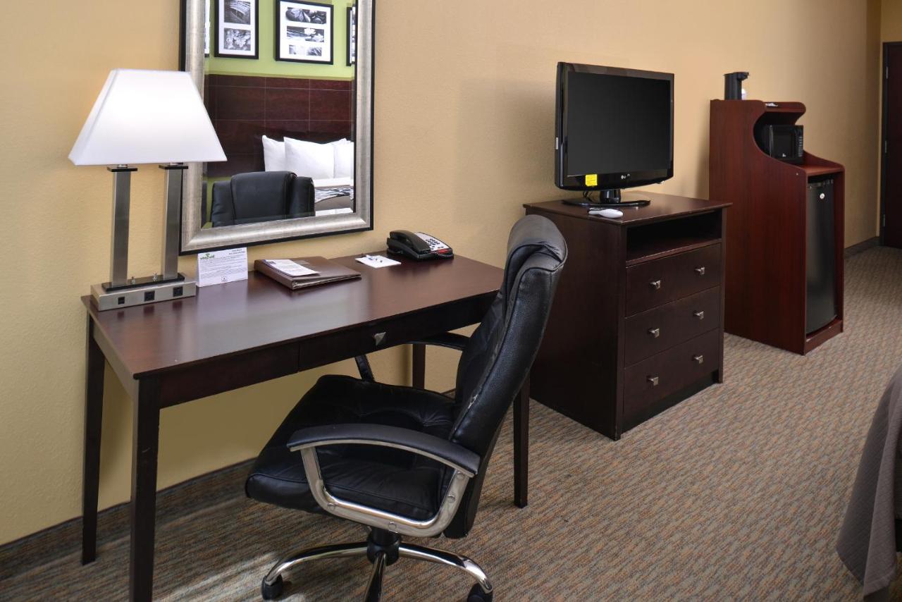 King Room at Sleep Inn & Suites Downtown Houston Near Convention Center