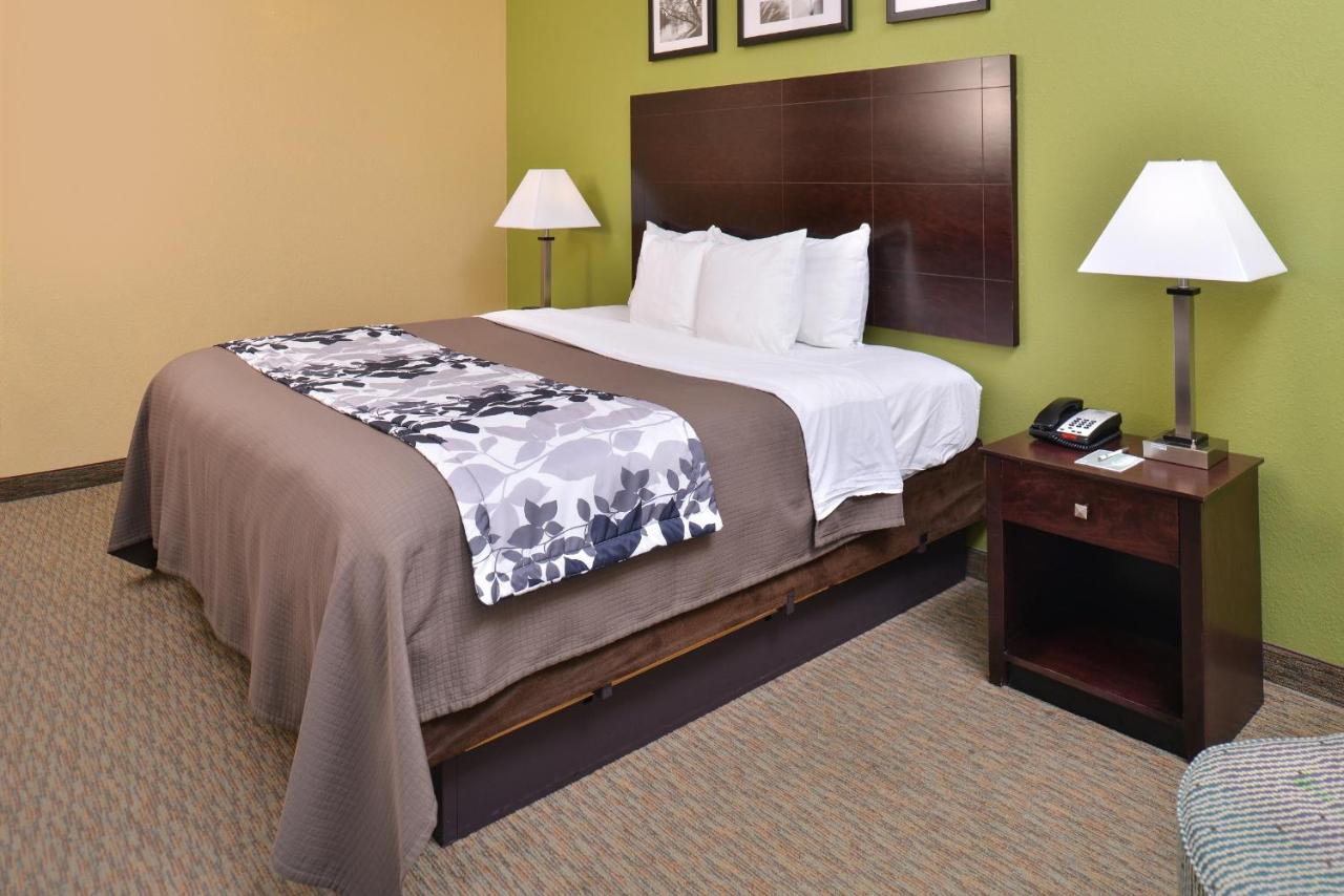 King Room at Sleep Inn & Suites Downtown Houston Near Convention Center
