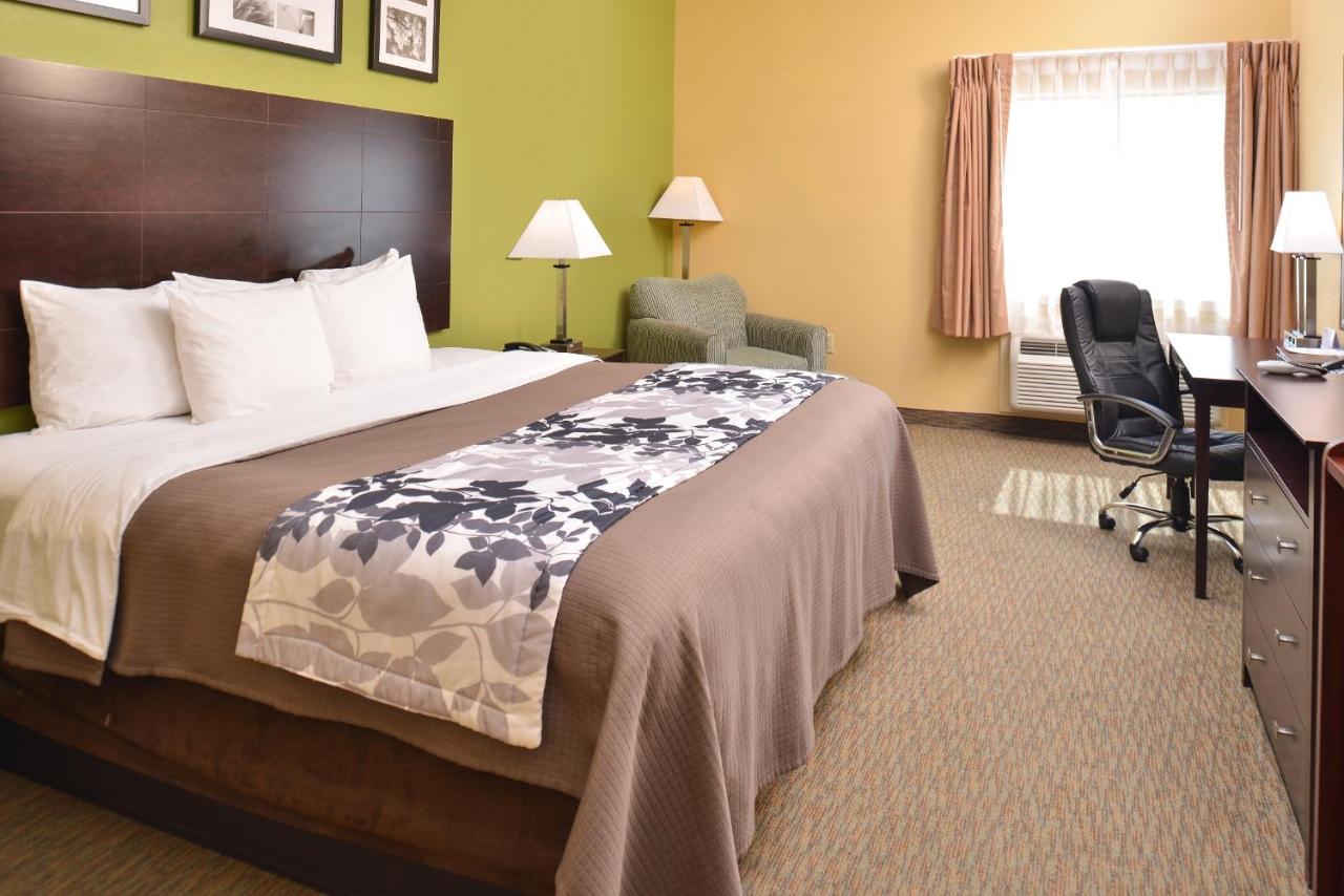 King Room at Sleep Inn & Suites Downtown Houston Near Convention Center
