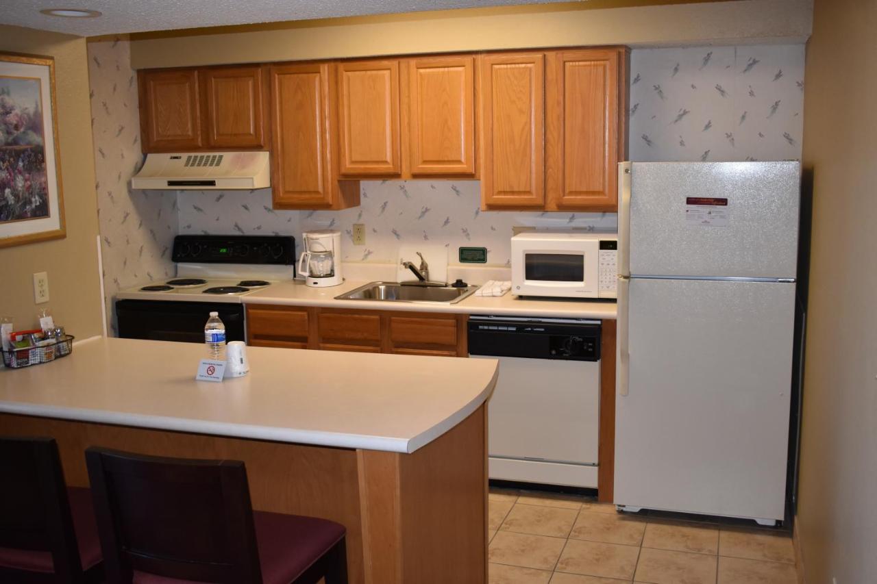 1 Queen Bed, Studio, Suite, Non-Smoking at Hawthorn Suites by Wyndham Wichita East