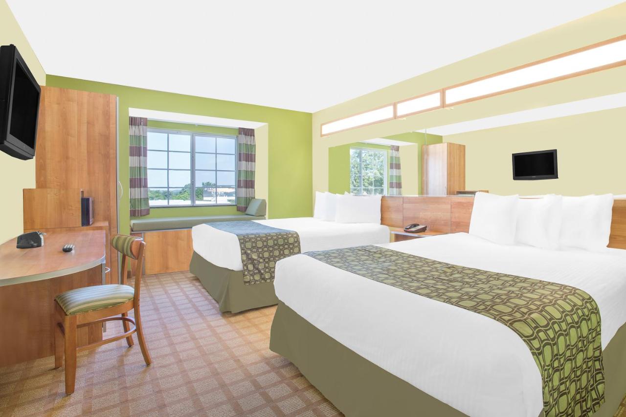 Queen Room with Two Queen Beds - Non-Smoking at Microtel Inn & Suites by Wyndham Tuscumbia/Muscle Shoals