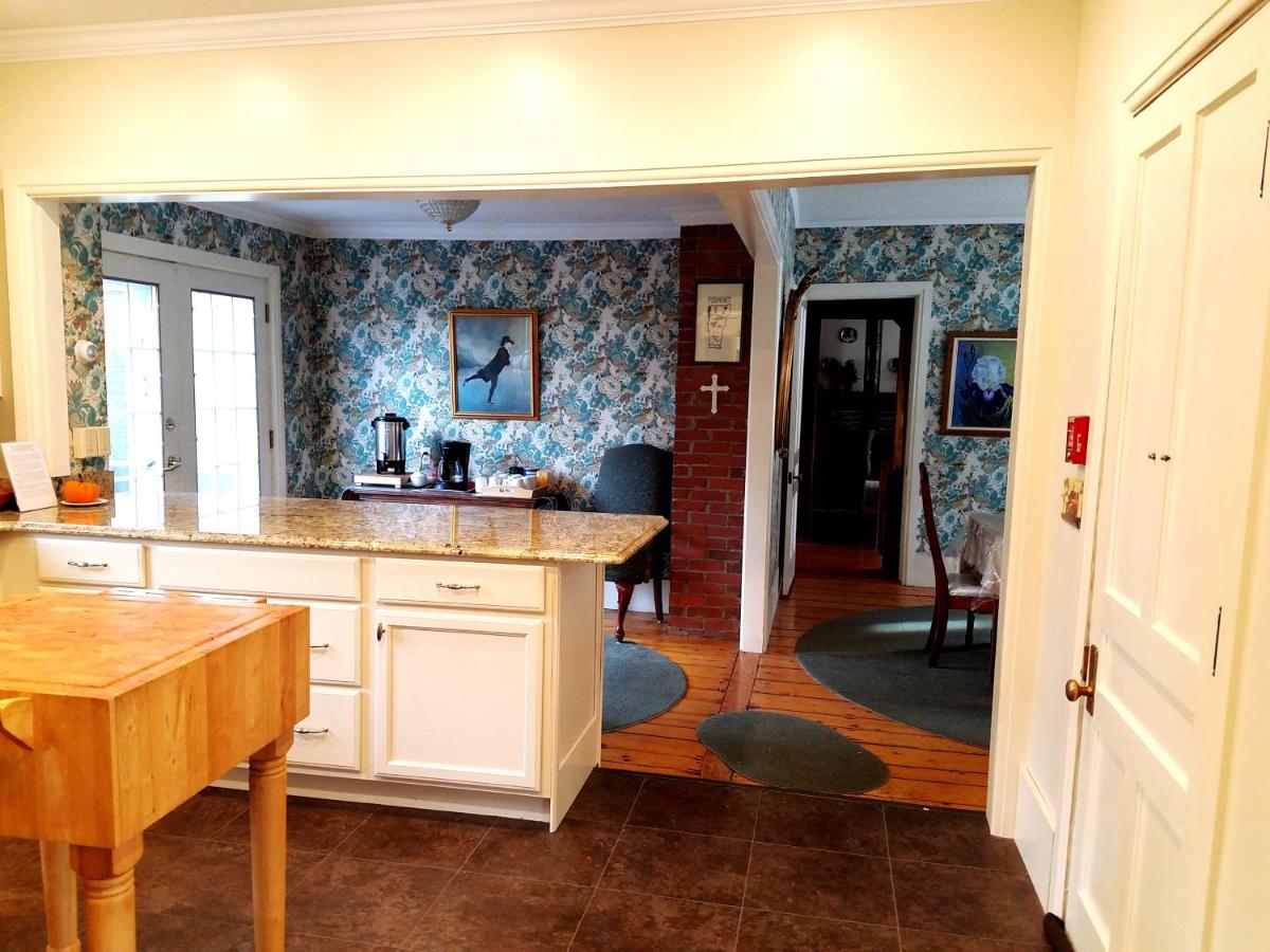 Five-Bedroom House at 1860 House Inn and Vacation Rental Home