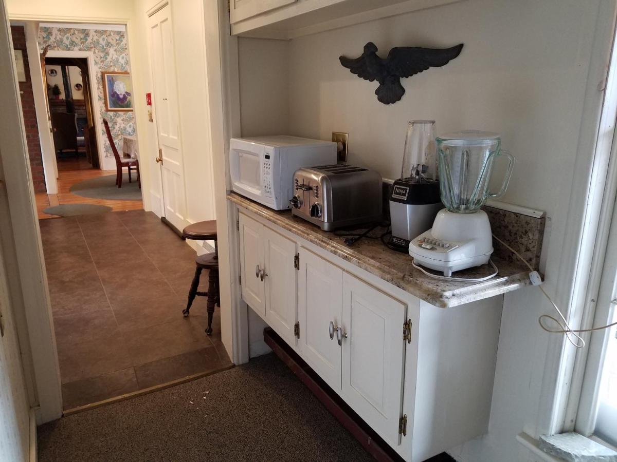 Five-Bedroom House at 1860 House Inn and Vacation Rental Home