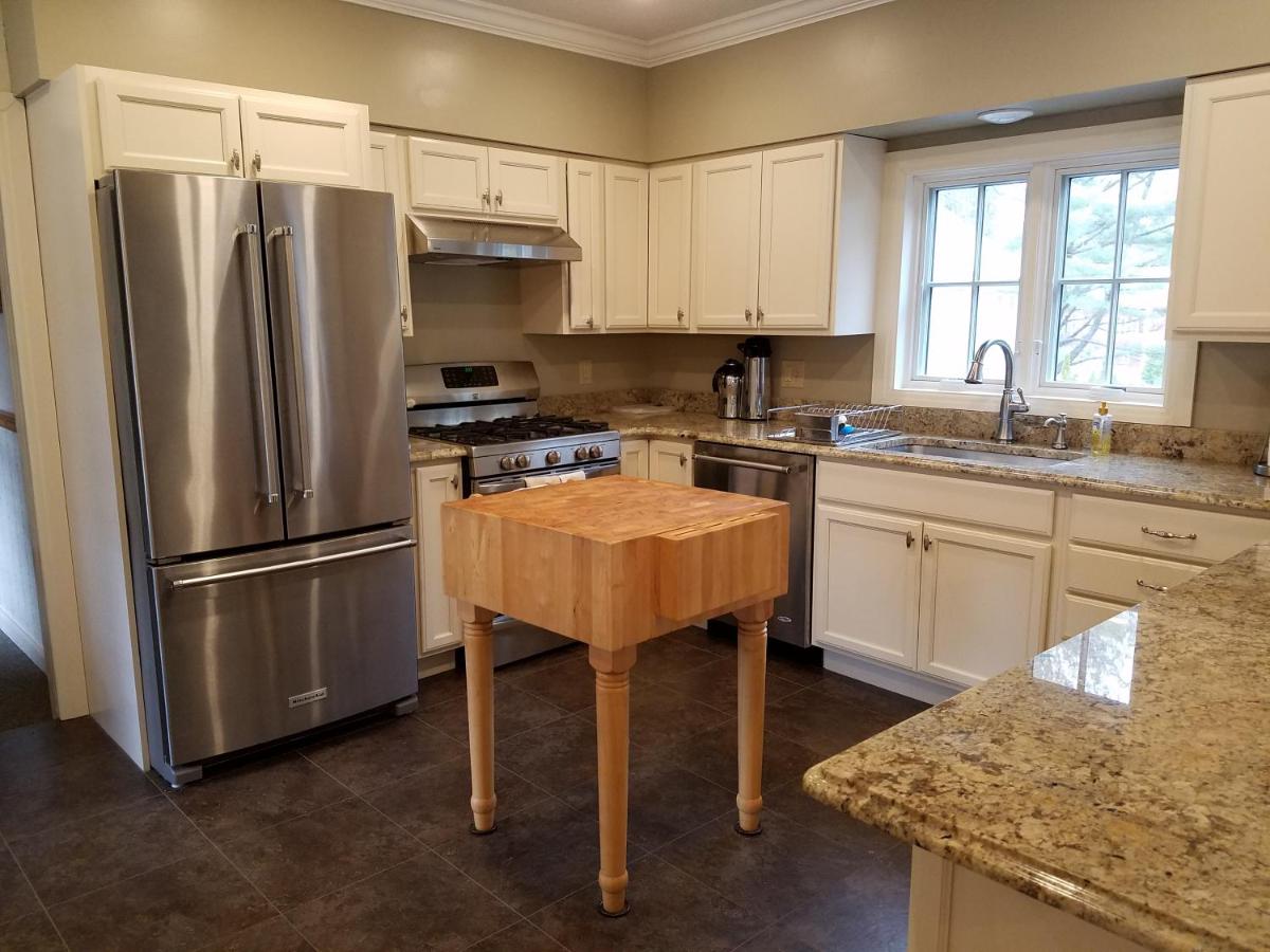 Five-Bedroom House at 1860 House Inn and Vacation Rental Home