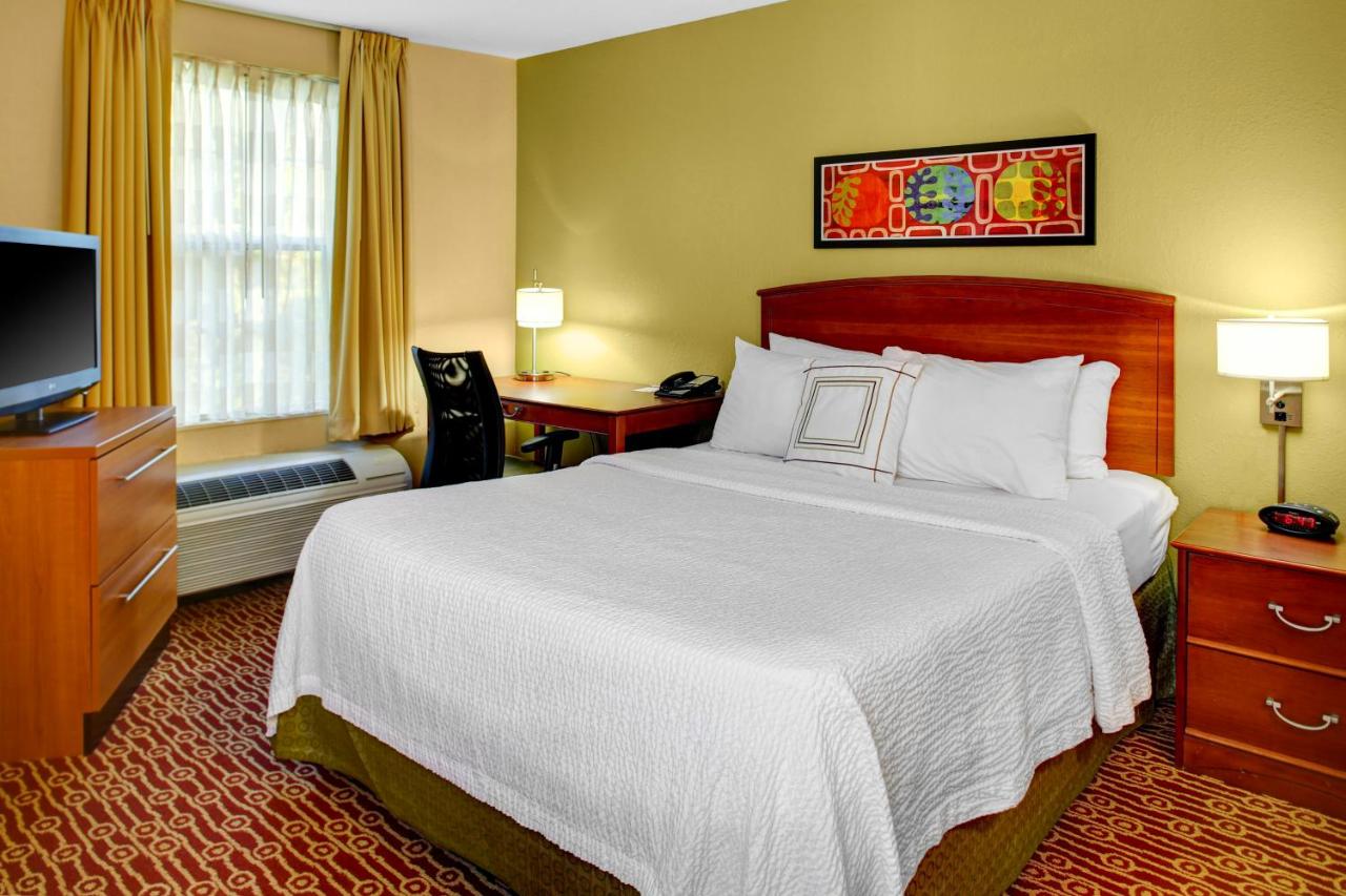 One-Bedroom Queen Suite - Non-Smoking at Hawthorn Extended Stay by Wyndham Cincinnati NE/Mason