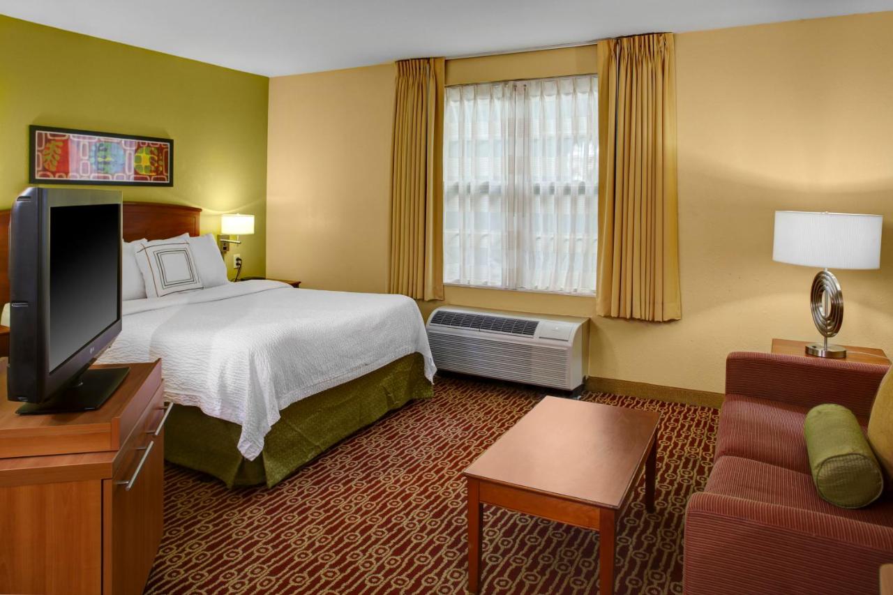 Queen Studio Suite - Non-Smoking at Hawthorn Extended Stay by Wyndham Cincinnati NE/Mason