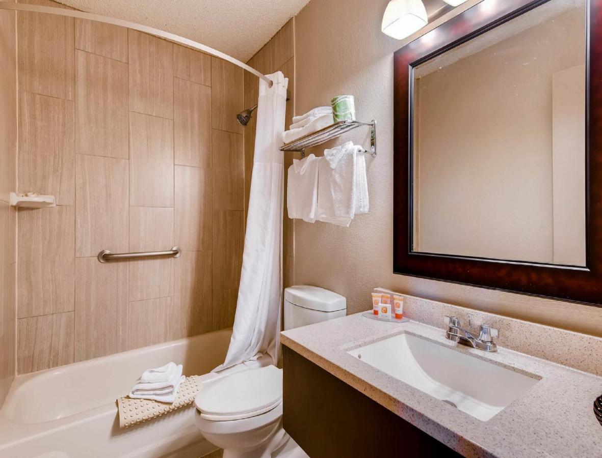 Deluxe Double Room (2 Adults + 1 Child) at Orangewood Inn & Suites Midtown