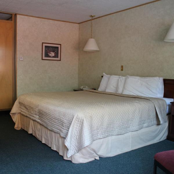 Deluxe King Room at Georgetown Mountain Inn