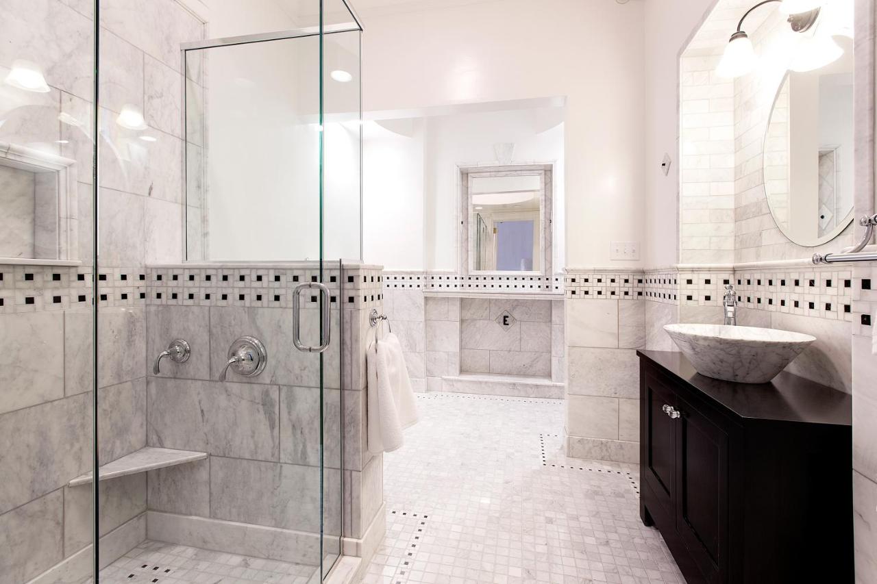 Deluxe King Suite at Eastover Estate & Eco-Village