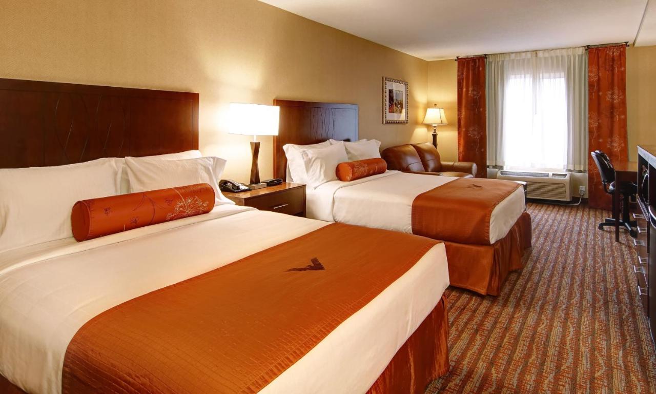 Deluxe Queen Suite at Phoenix Inn Suites - Albany
