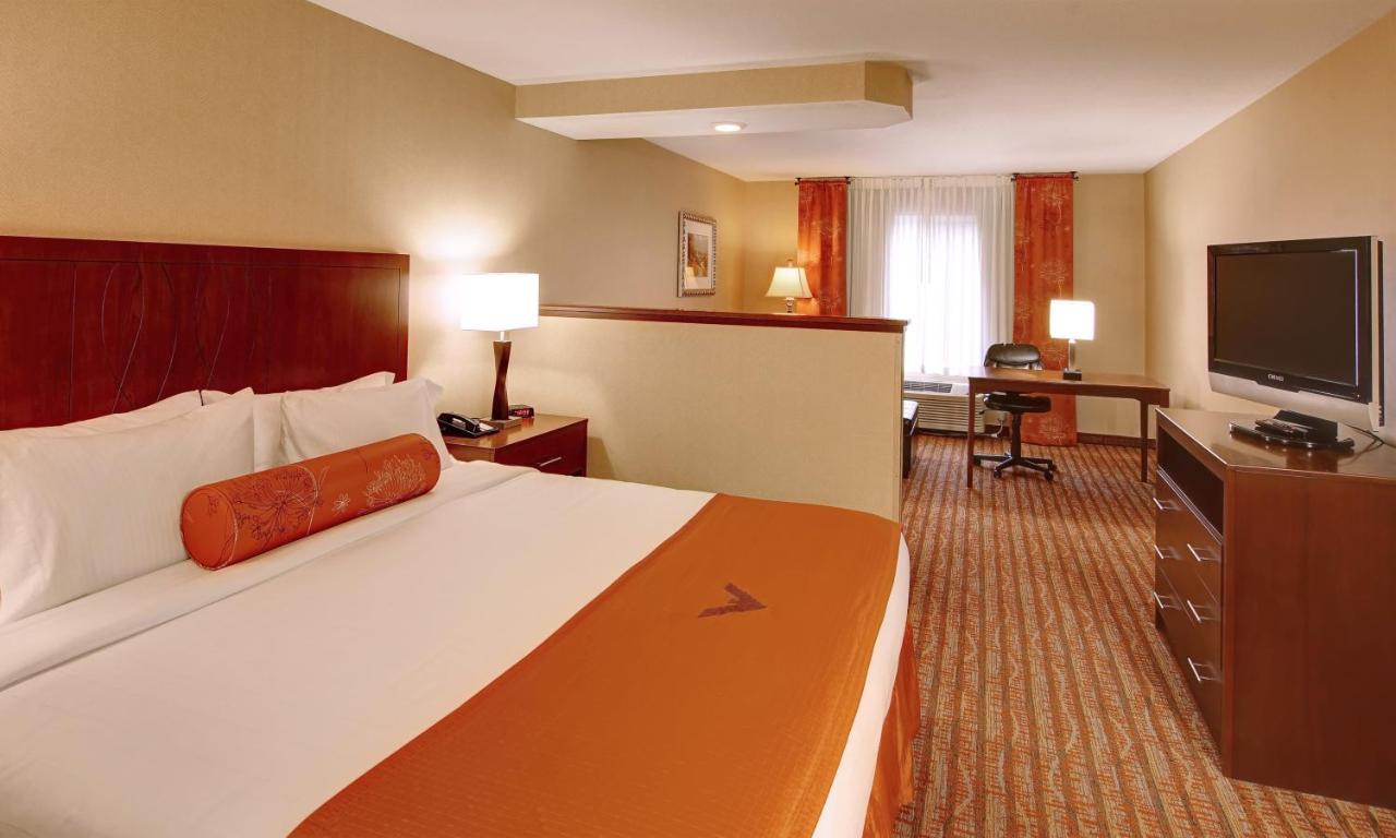 King Suite at Phoenix Inn Suites - Albany