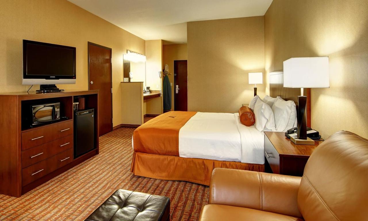 King Suite at Phoenix Inn Suites - Albany
