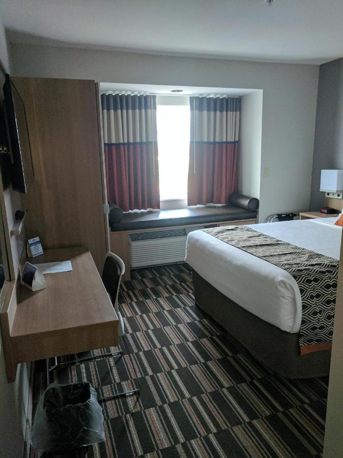 Queen Room - Non-Smoking at Microtel Inn & Suites by Wyndham Clarion