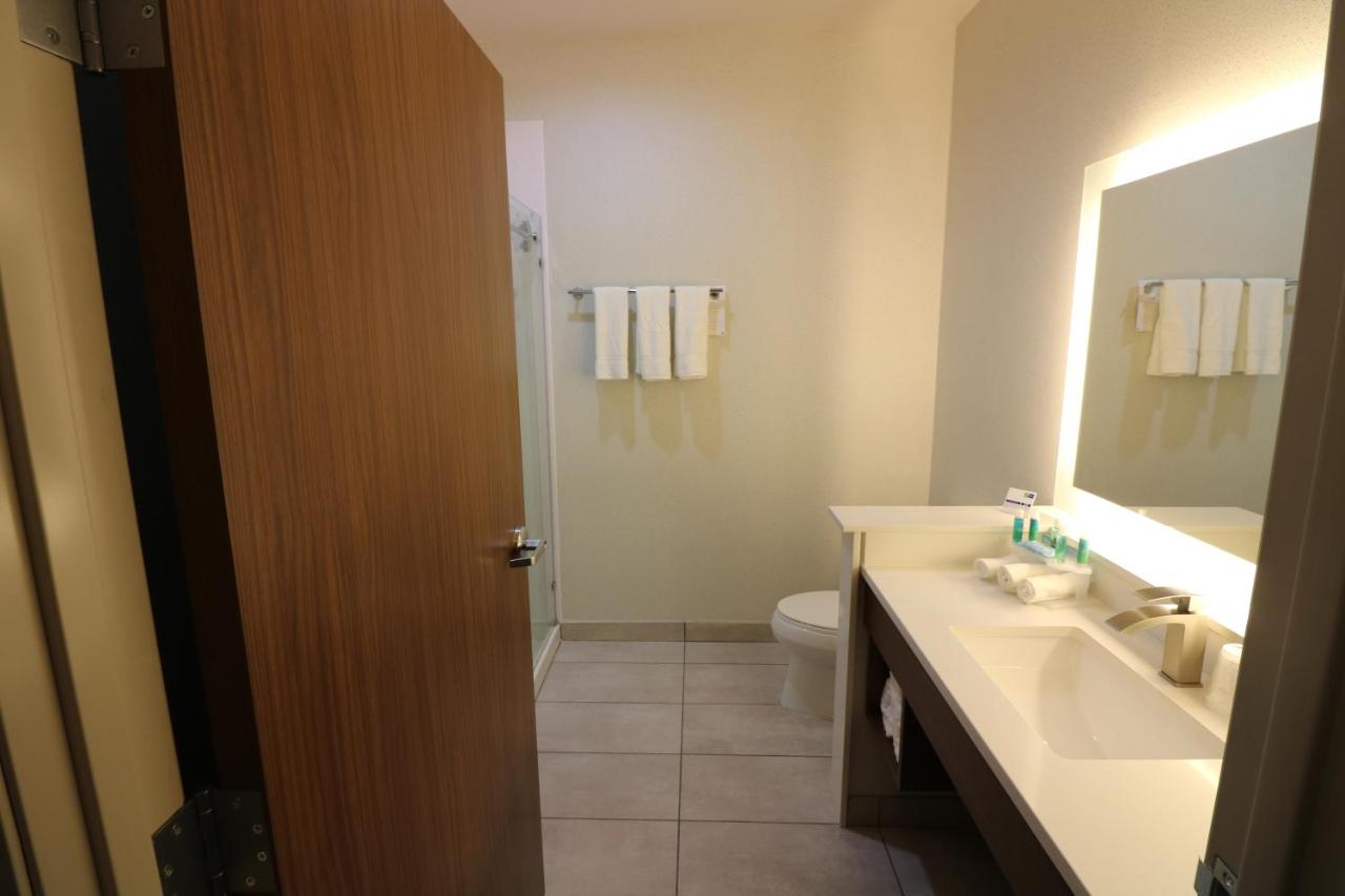  | Holiday Inn Express & Suites Coffeyville