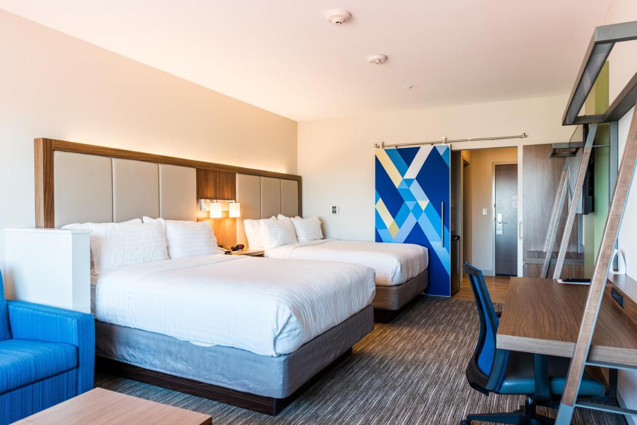Queen Room at Holiday Inn Express & Suites Madison by IHG