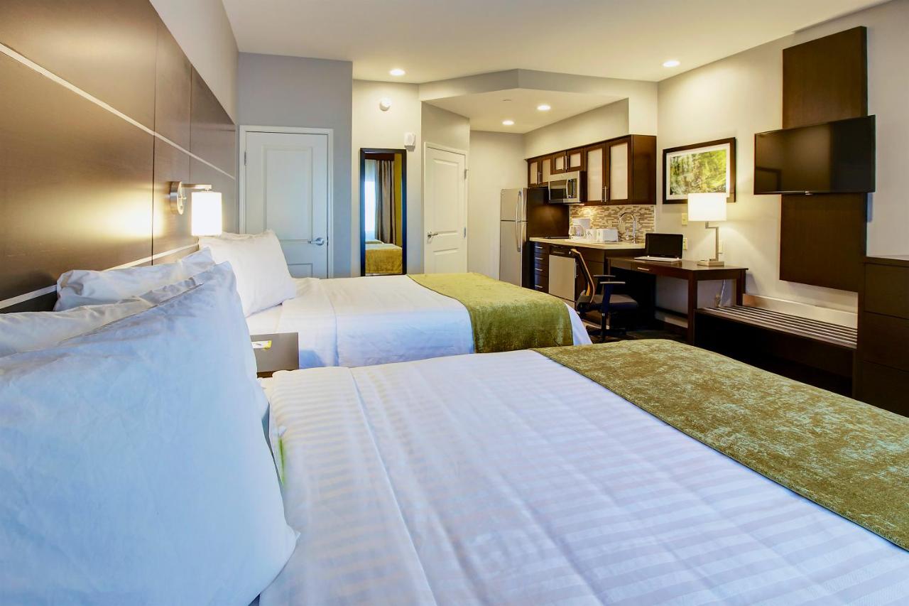 Standard Queen Room with Two Queen Beds at Days Inn & Suites by Wyndham Port Arthur