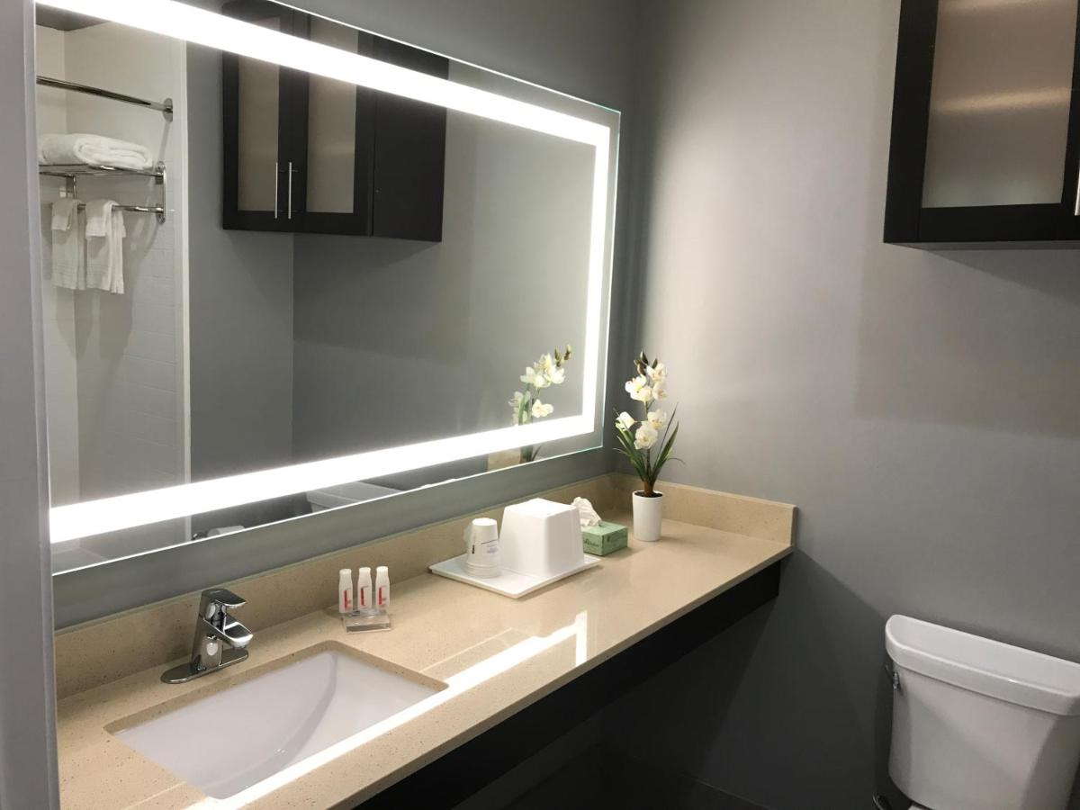 Deluxe Apartment at Days Inn & Suites by Wyndham Port Arthur
