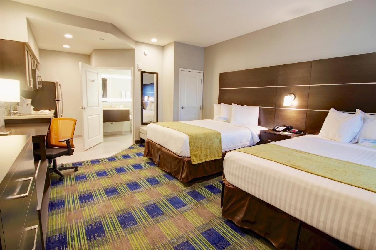 Standard Queen Room with Two Queen Beds at Days Inn & Suites by Wyndham Port Arthur