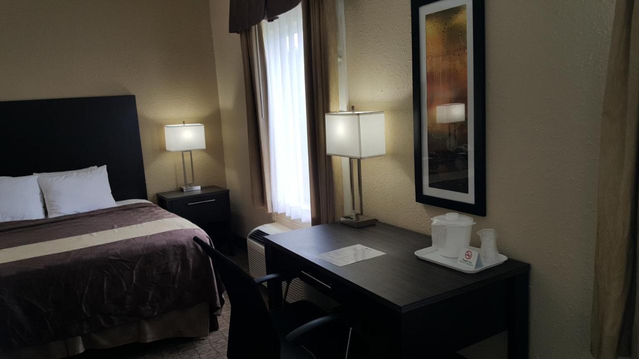 Executive King Room with Sofa Bed - Non-Smoking at Best Western Teal Lake Inn