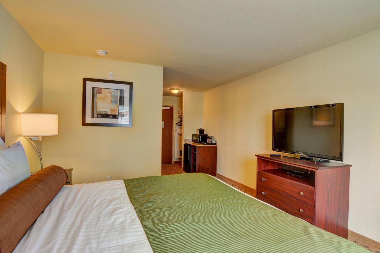 King Room - Disability Access at Cobblestone Hotel & Suites - Punxsutawney