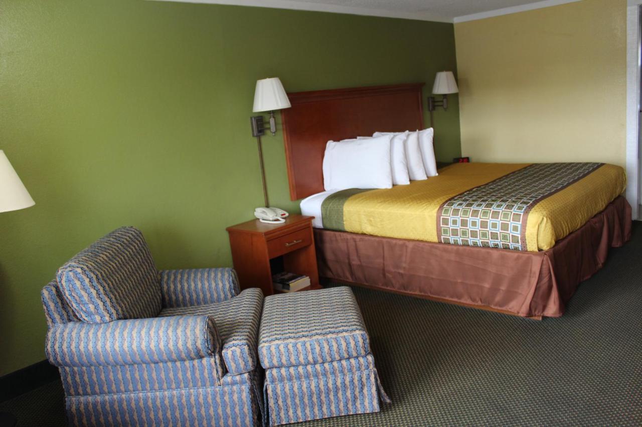 King Room - Non-Smoking at Americas Best Value Inn Conyer