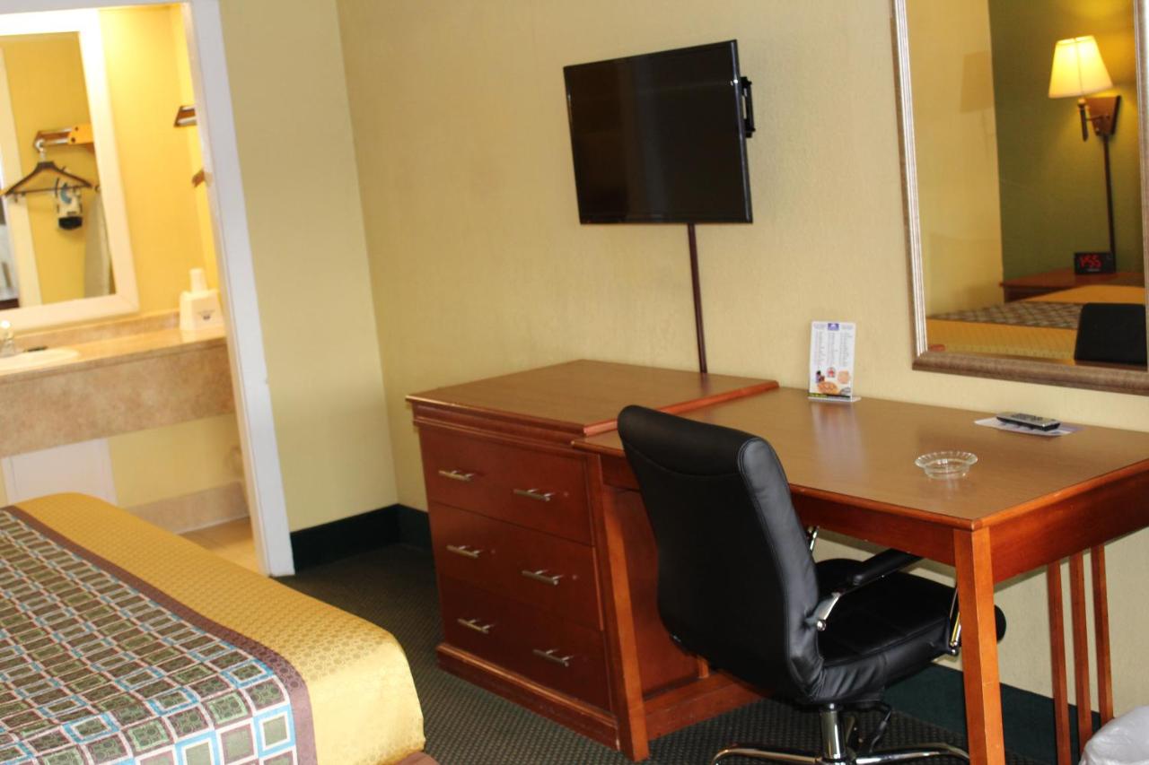 King Room - Non-Smoking at Americas Best Value Inn Conyer
