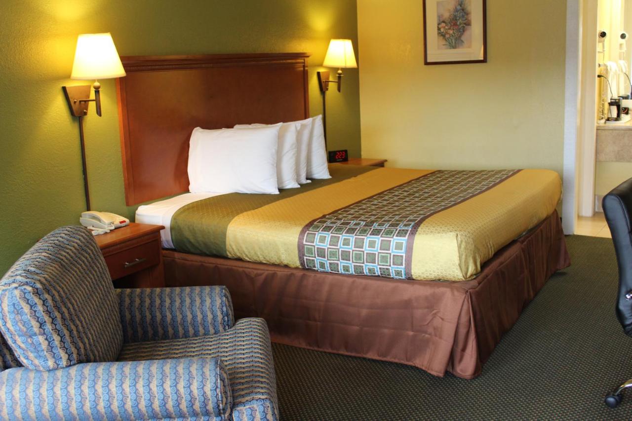 King Room - Non-Smoking at Americas Best Value Inn Conyer