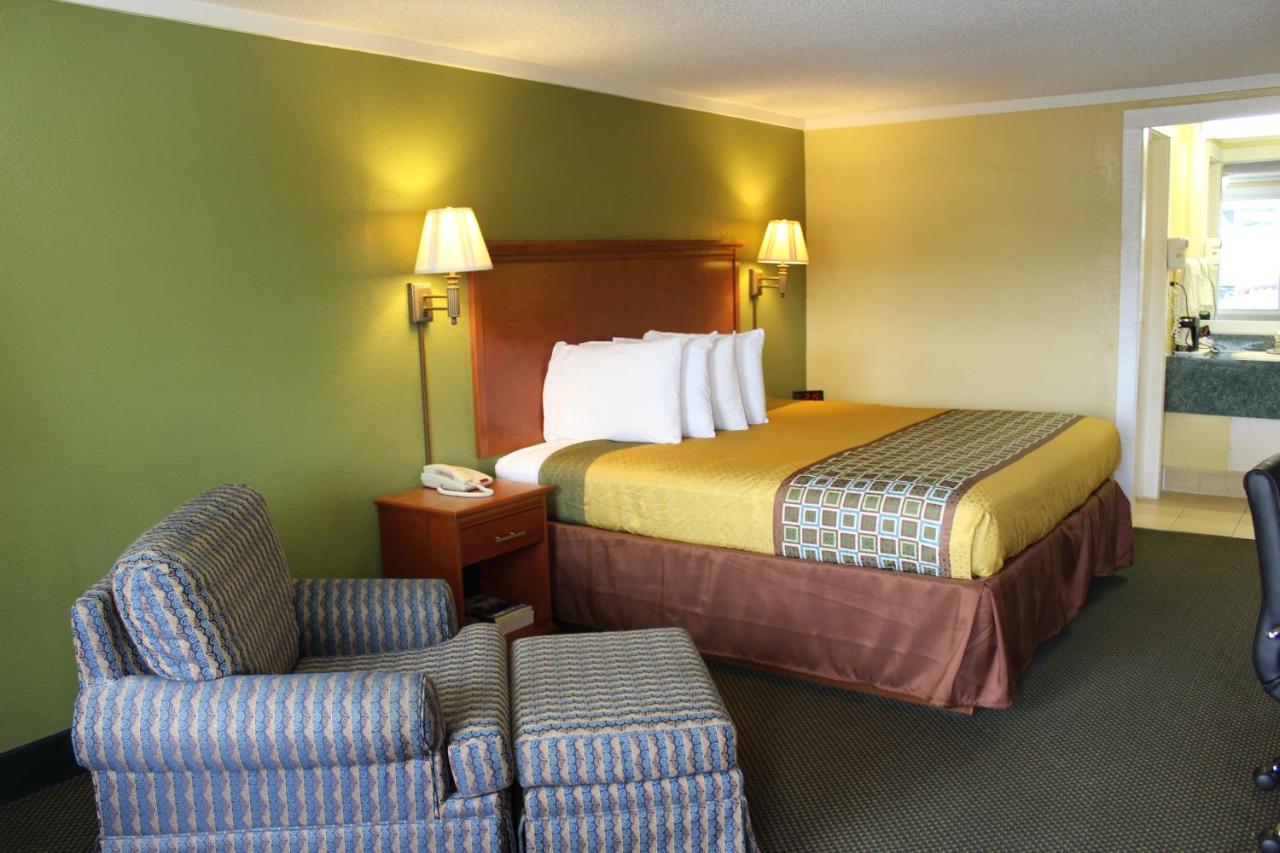 King Room - Non-Smoking at Americas Best Value Inn Conyer