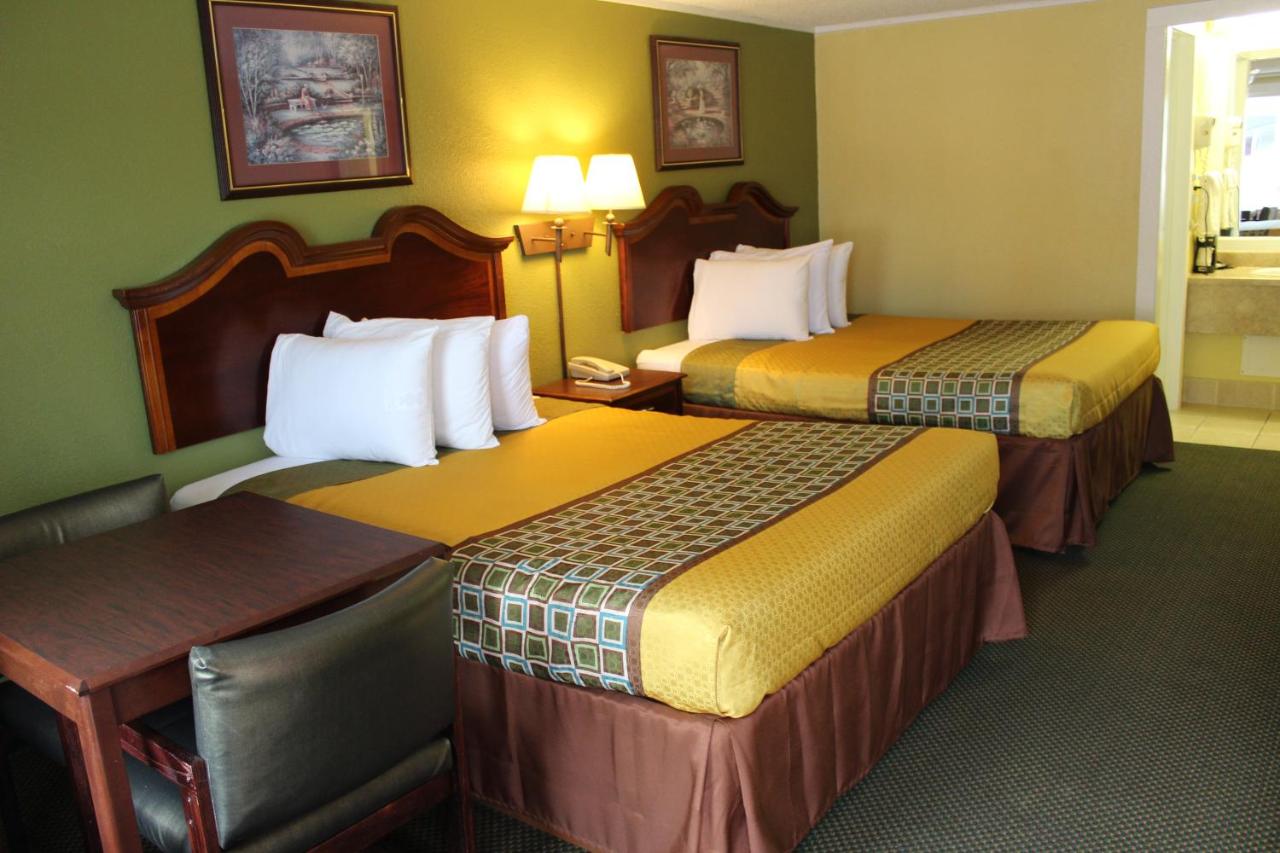 Standard Queen Room with Two Queen Beds - Smoking at Americas Best Value Inn Conyer