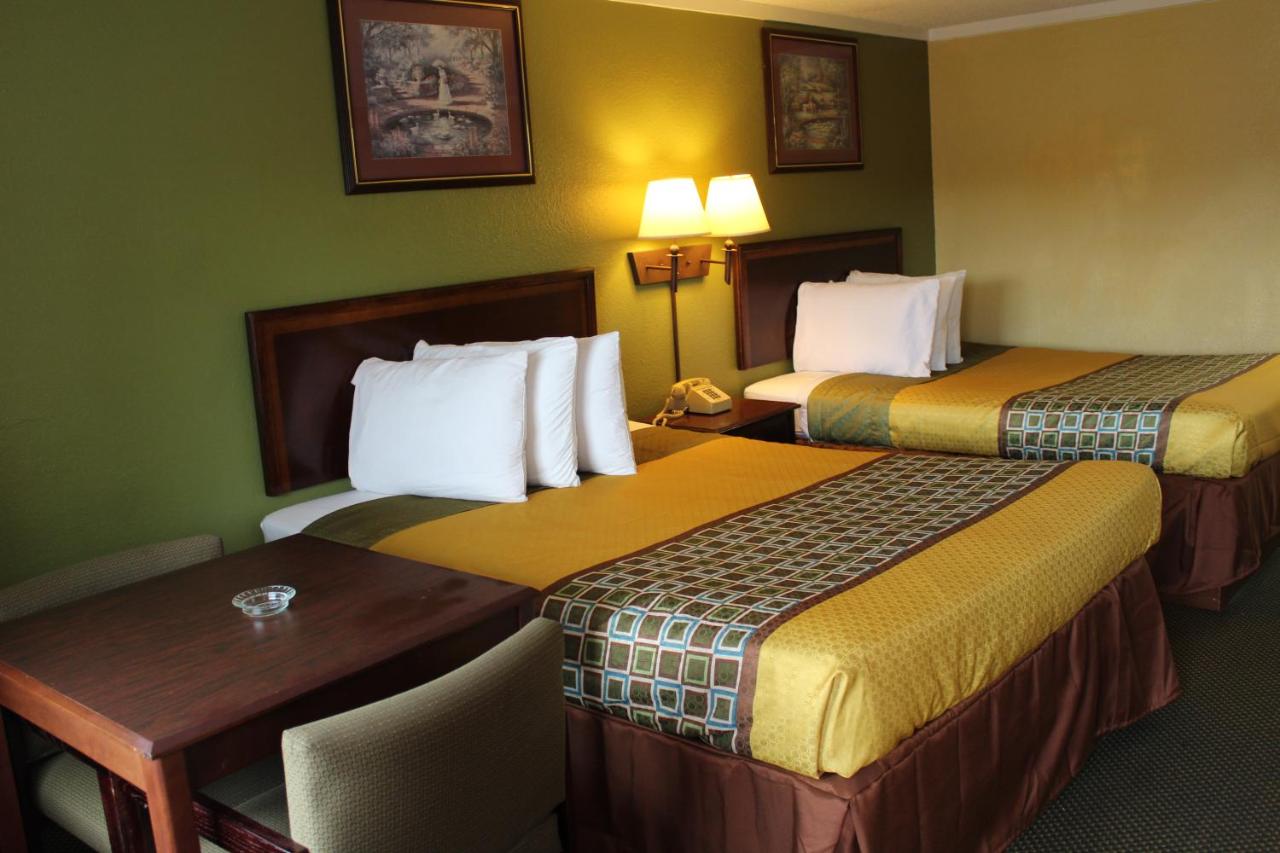 Standard Queen Room with Two Queen Beds - Smoking at Americas Best Value Inn Conyer