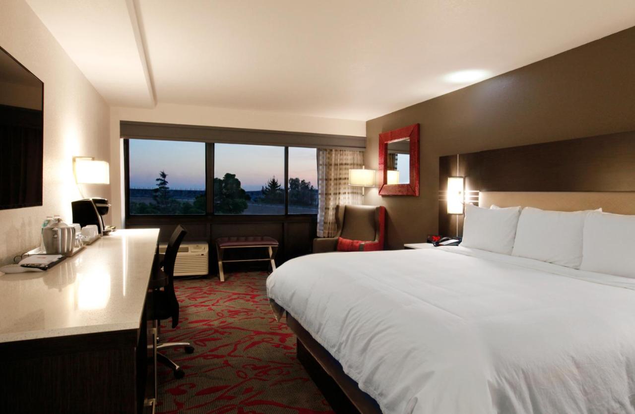 One-Bedroom King Suite - Non-Smoking at Radisson Hotel Oakland Airport