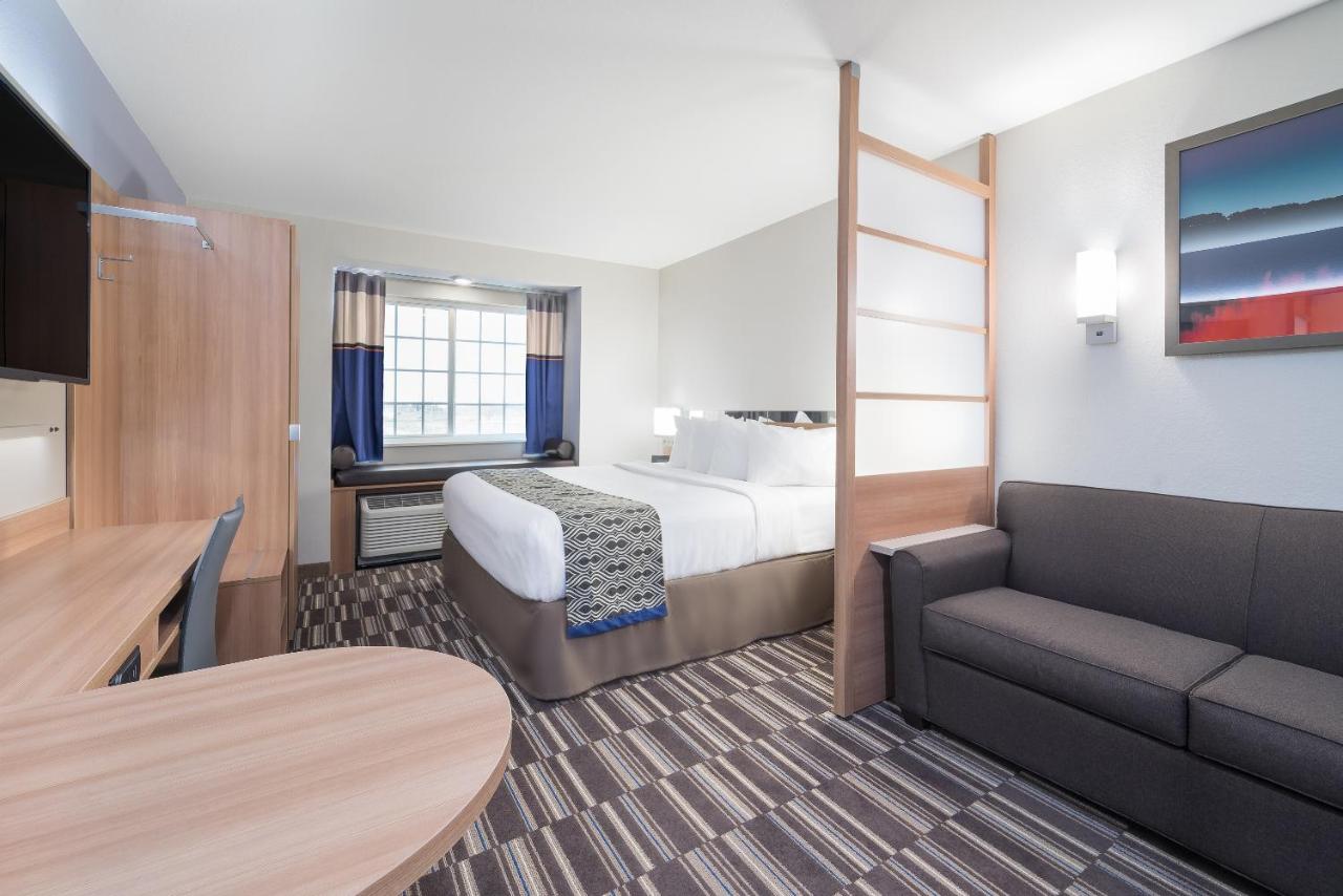 King Suite, Non-Smoking at Microtel Inn & Suites By Wyndham Moorhead Fargo Area