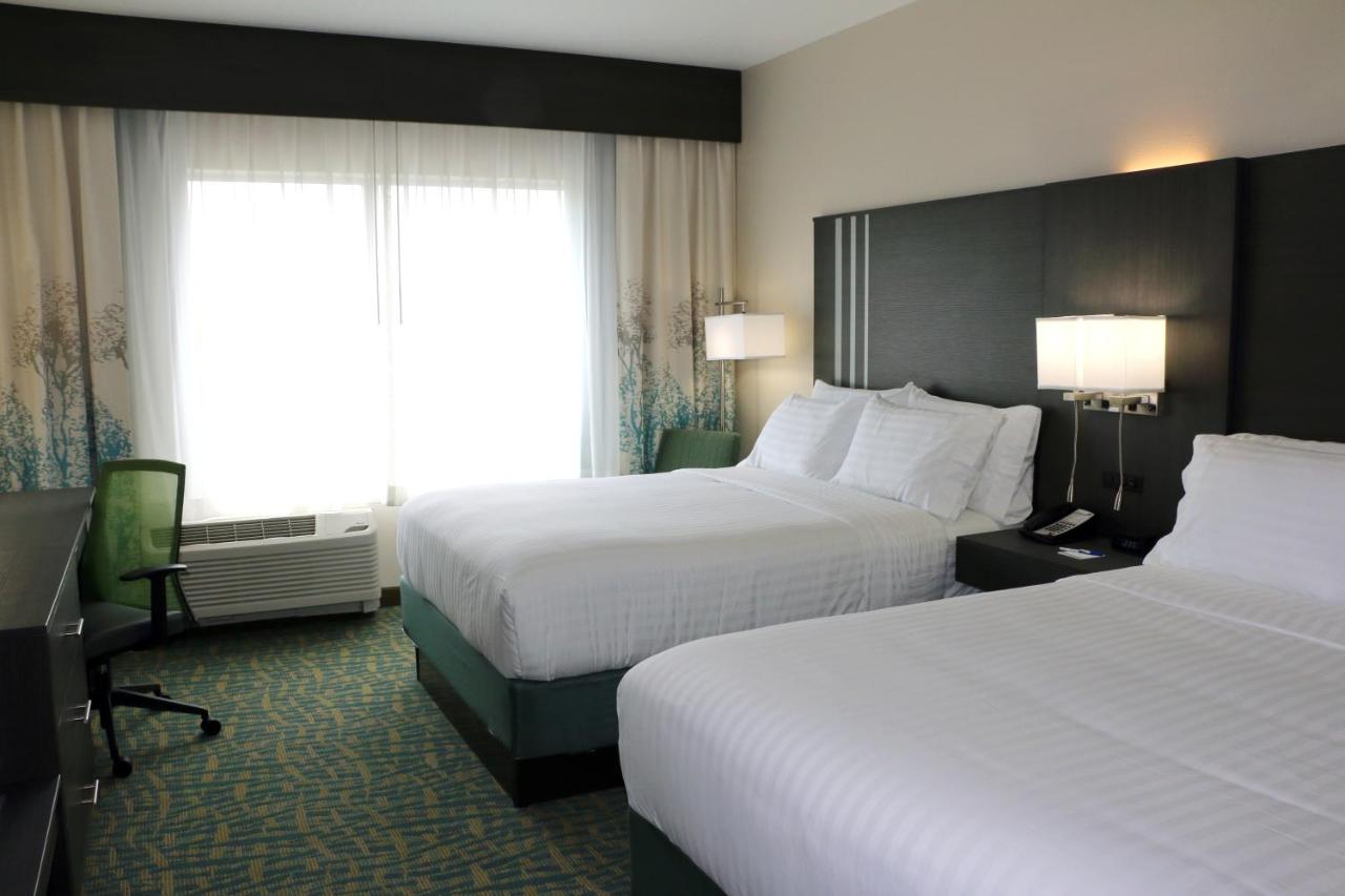 Queen Room with Two Queen Beds - Mobility Access Tub/Non-Smoking at Holiday Inn Express & Suites Hendersonville SE - Flat Rock by IHG