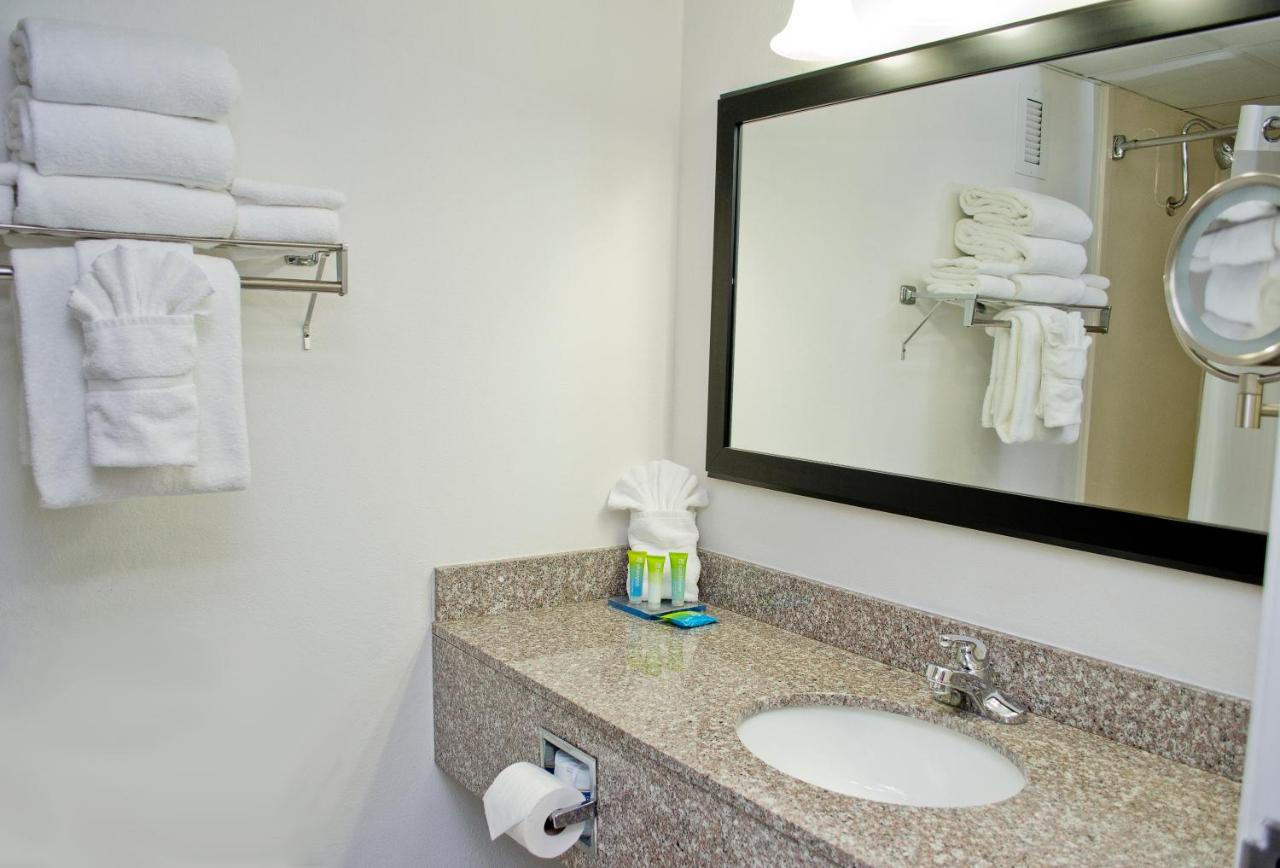 Traditional Double Room with Two Double Beds at Radisson Hotel Branson